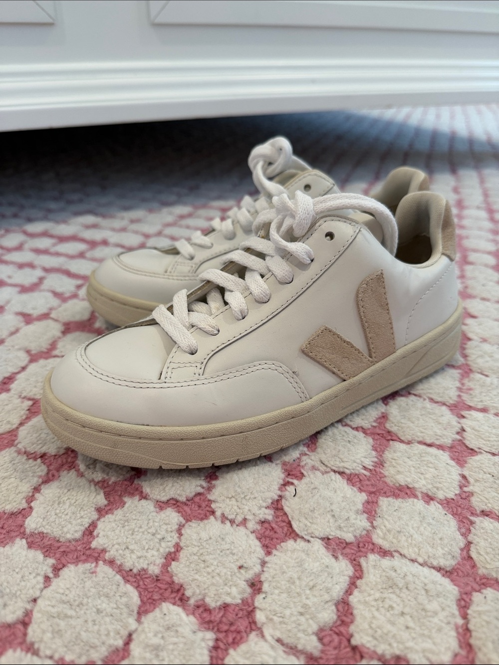 Veja Sneakers in Off-White with Beige Heel Tab